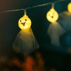   Halloween-i LED-es fényfüzér - szellem - 10 LED - 2 x AA - 0,9 m